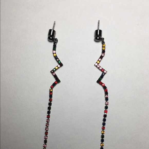 BCBG earrings. NEW - Picture 4 of 5